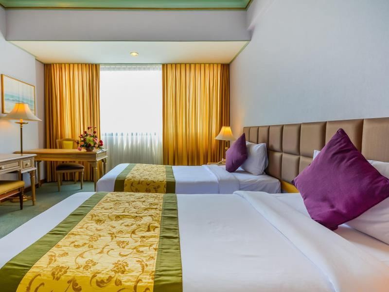 Отель Courtyard By Marriott Phuket Town Экстерьер фото